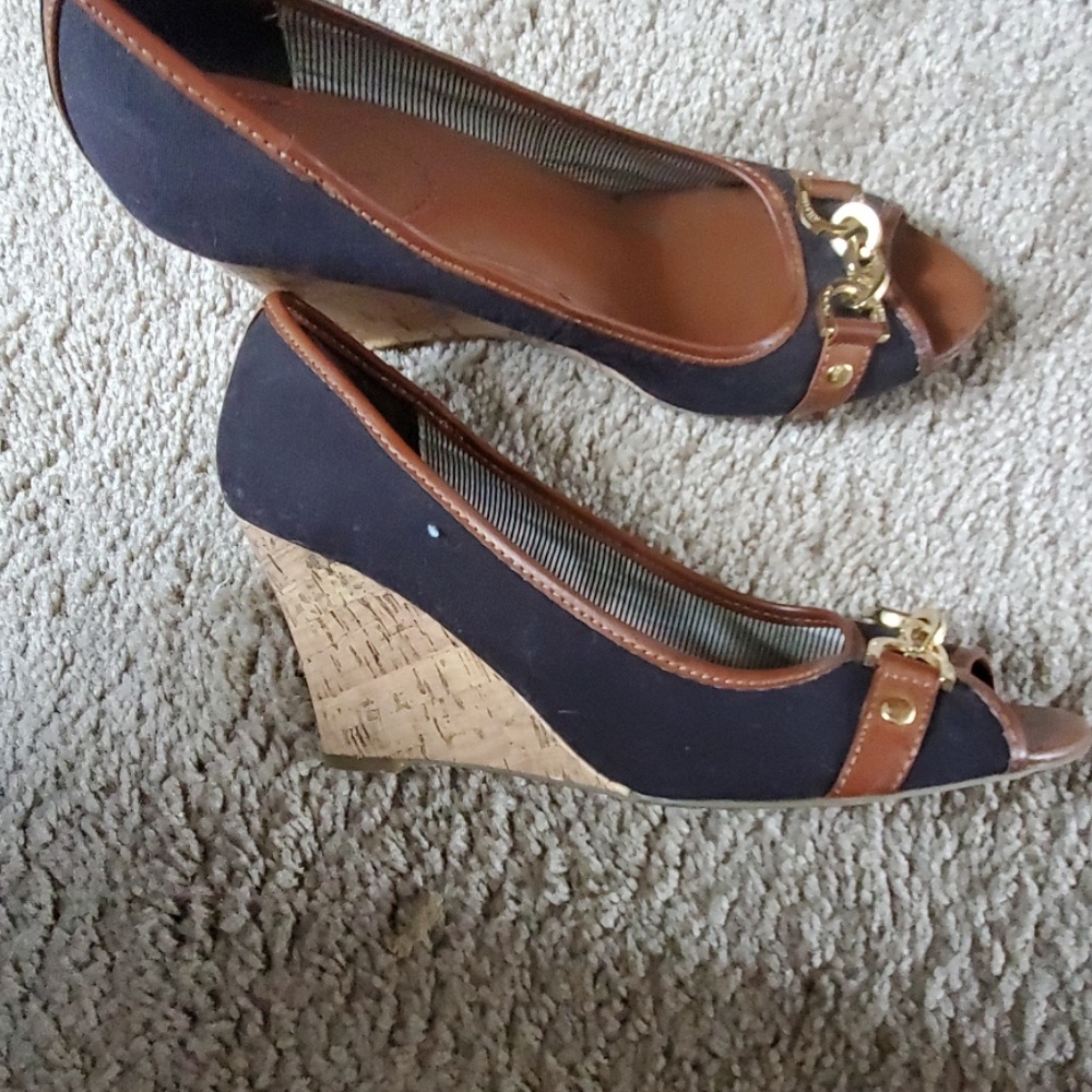 Shoes - Picture 3 of 4